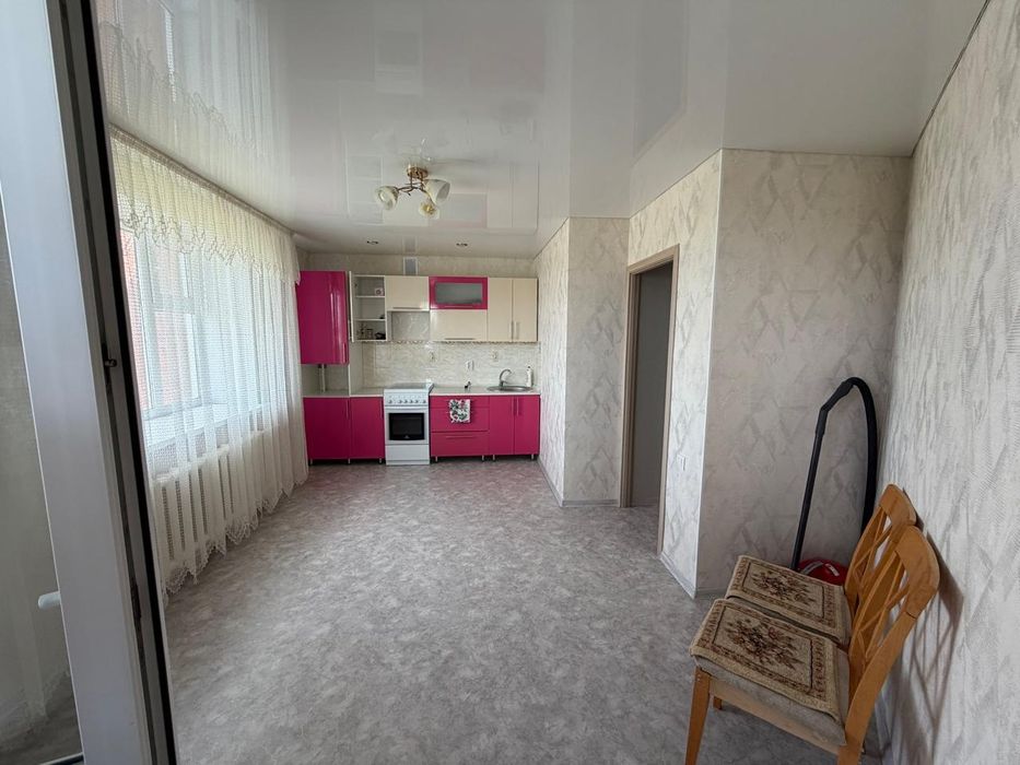 Продам квартиру  район военного института.