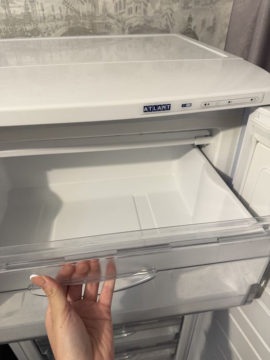 Продам морозильник Atlant