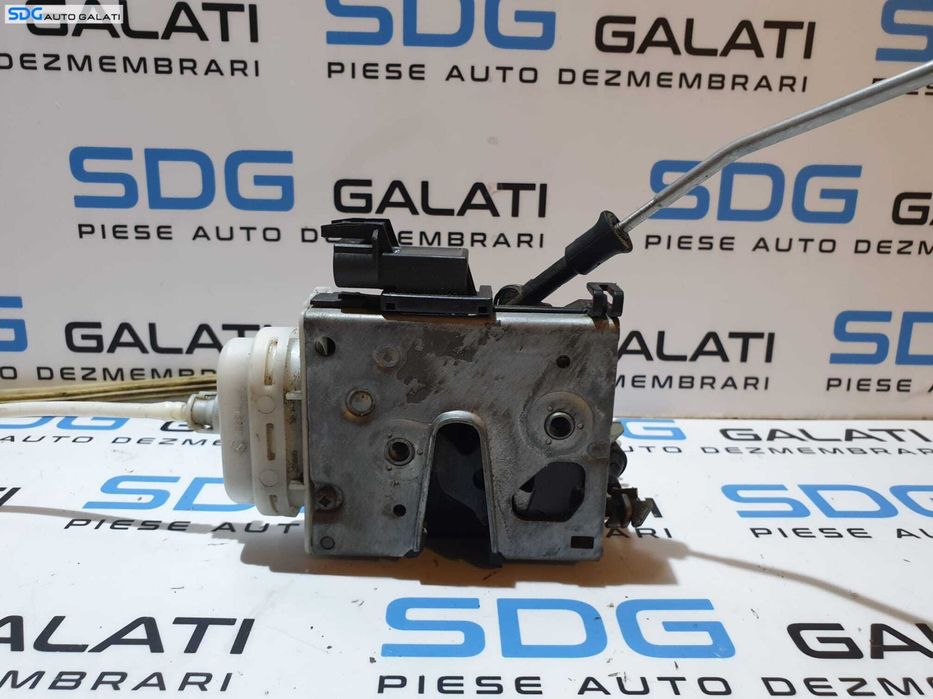 Broasca Incuietoare Usa Portiera Dreapta Fata Audi A5 B5 1995 - 2001 Cod 8D1837016E