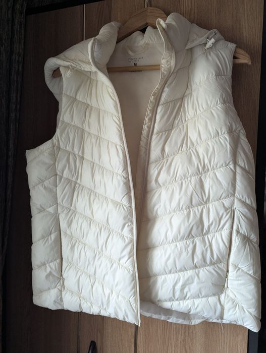 Vestă cu glugă damă, mărimea M/L – nepurtată, stare excelentă