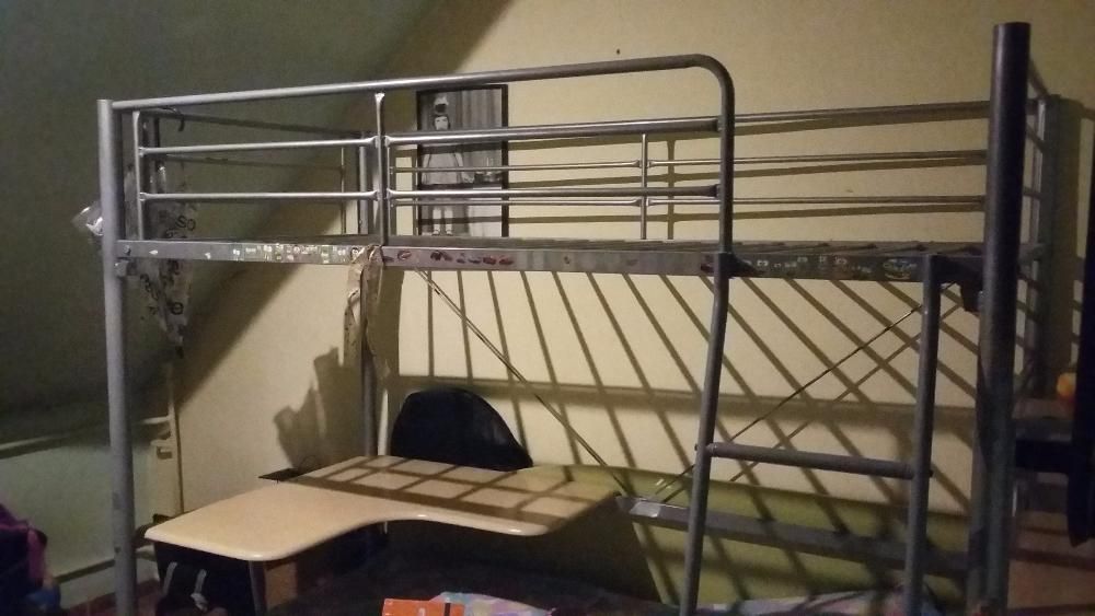 двуетажно легло