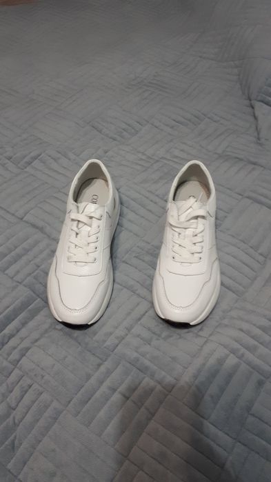 Кроссовки женские