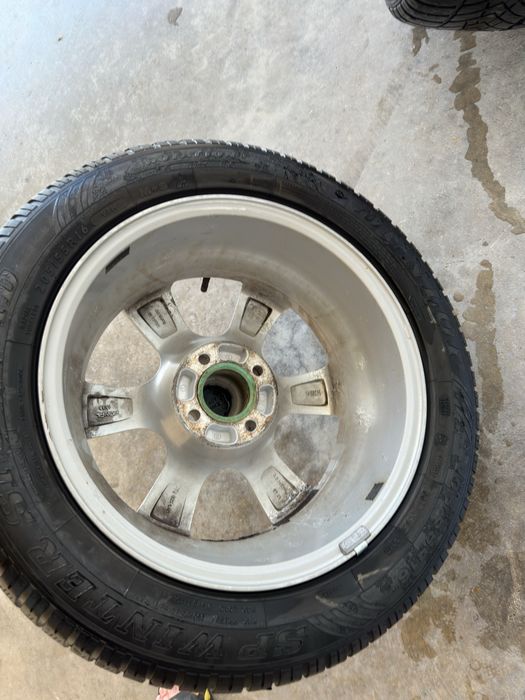 Комплект зимни гуми с джанти от Citroen: 2х Michelin  Alpin 5 215 55 r16 ; 2x Dunlop sp winter sport 4d 205 55 r16