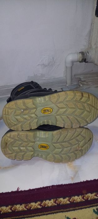 Обувь зимняя,натуральный мех,качество,защита носка.до -50 гр.техноавиа