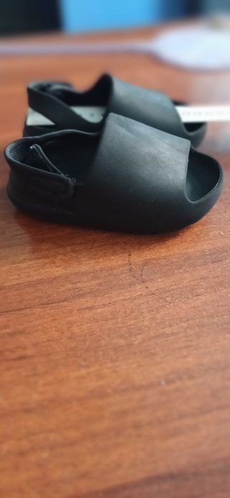 Продам детские кроксы сланцы