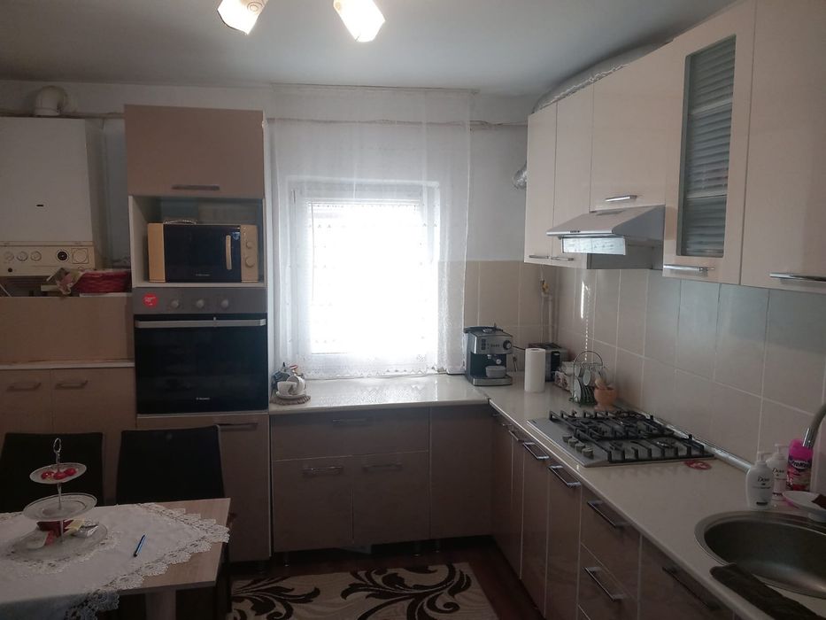 Inchiriez apartament doua camere complet utilat si mobilat zona Strand, direct de la proprietar