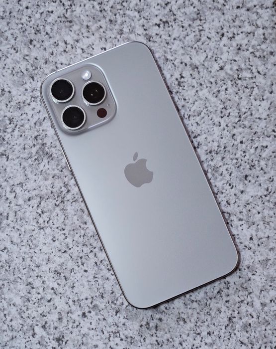 iPhone 15 Pro 94% baterie