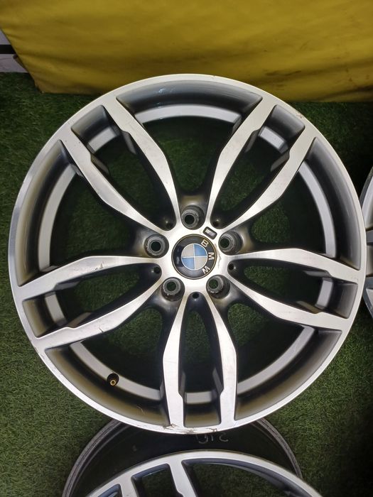 Диски R19 5x120 на BMW разноширокие.