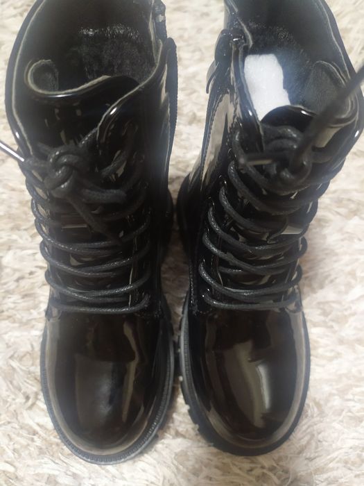 Детски лачени боти