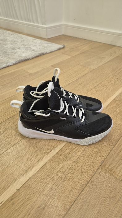 Кроссовки для воллейбола