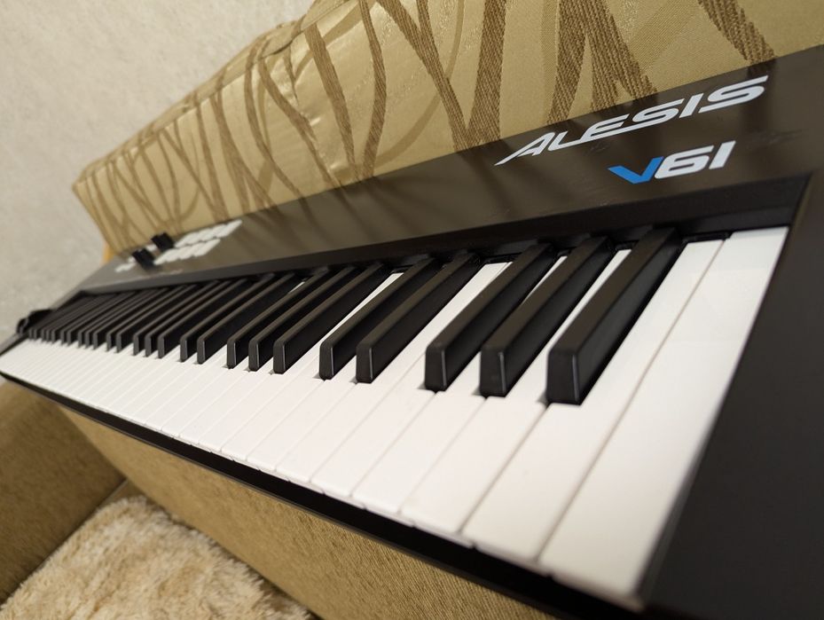 Миди клавиатура, синтезатор, пианино