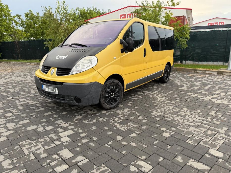 Vand Renault Trafic 8 locuri  2.0 diesel
