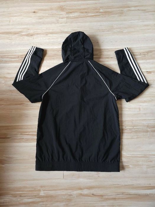 Оригинално мъжко горнище с качулка Adidas Windbreaker