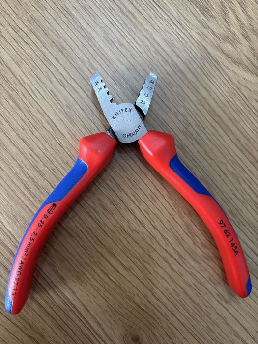 Cleate de sertizat knipex