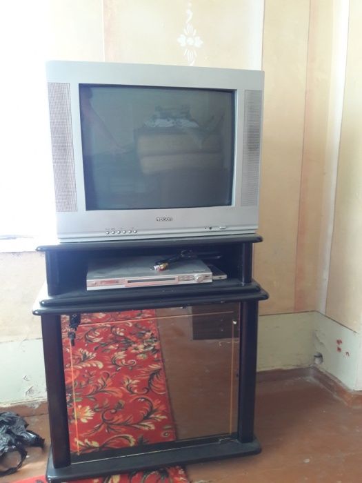 Продается комплект телевизор, двд, приставка!