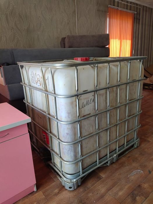 Срочно продам Бак. Бак один куб.