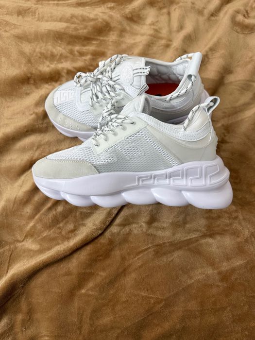 Adidași Versace chain reaction