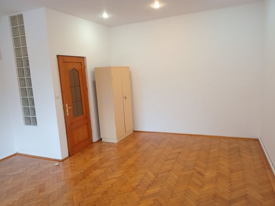 Închiriez spatiu pretabil birouri