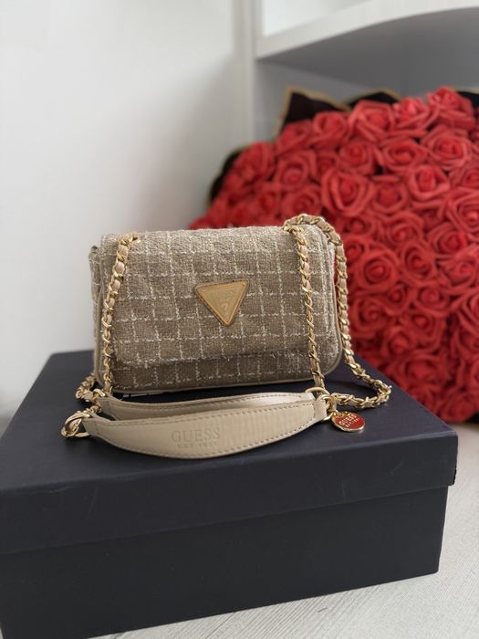 Уникален модел Guess дамска чанта