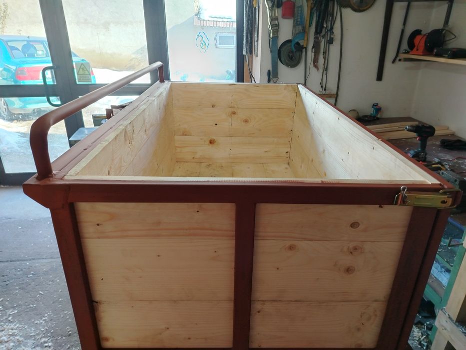 Ladă în tiranț...