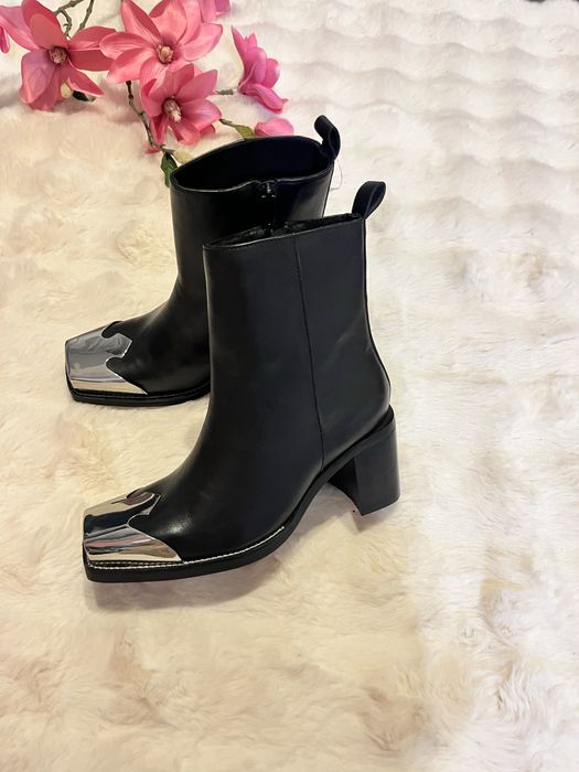 Ciocate/Cizme scurte cu botil metalic