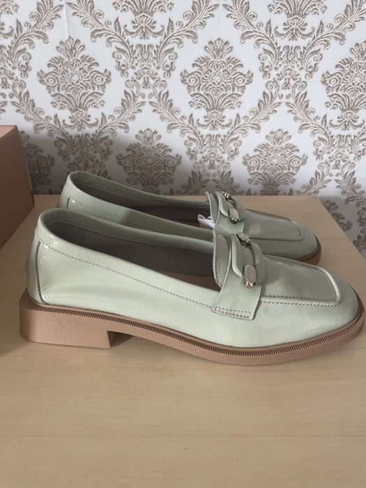 Продам женские туфли