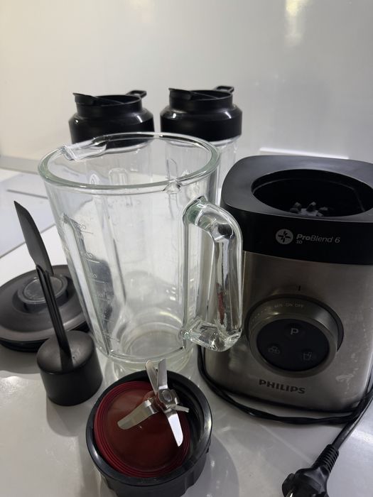 PHILIPS мощен блендер