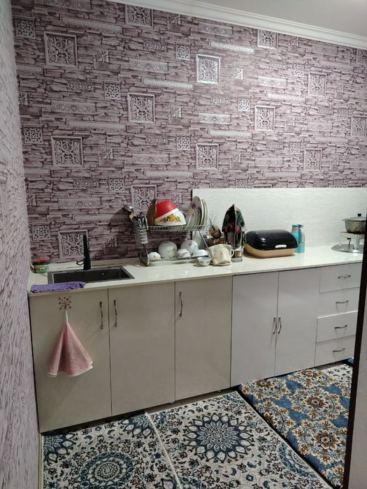 Yangi bozor hududida 3 honali kvartira sotiladi yangi remont