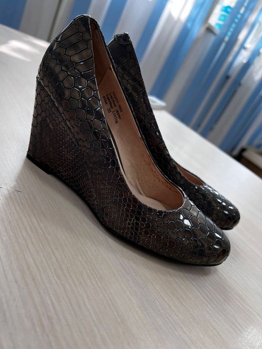 Продам новые туфли