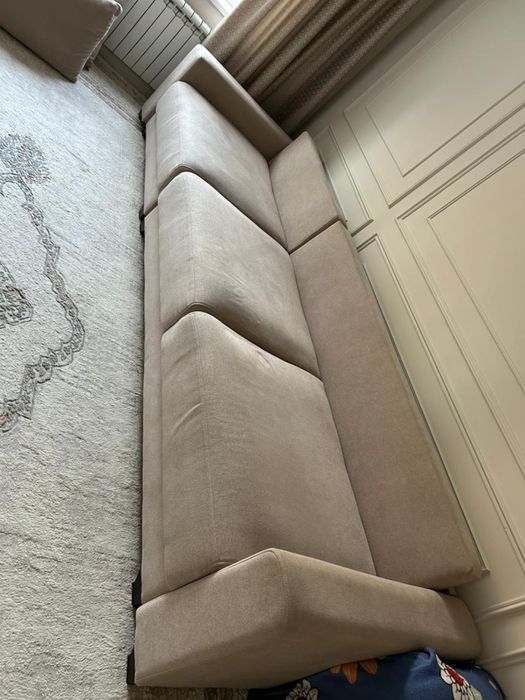 Диван гостинной