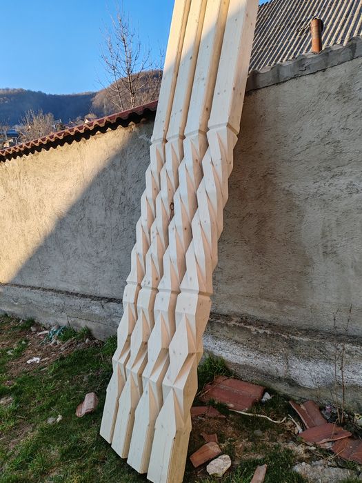 Vand stâlpi sculptați