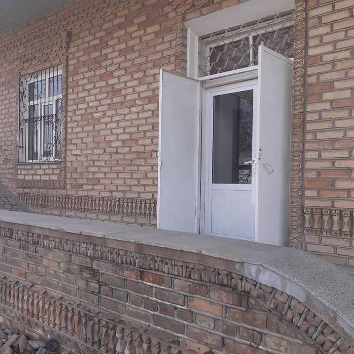 1 xonali Kvartira sifat, pishgan g'ishtli kotej sokol podvali bilan