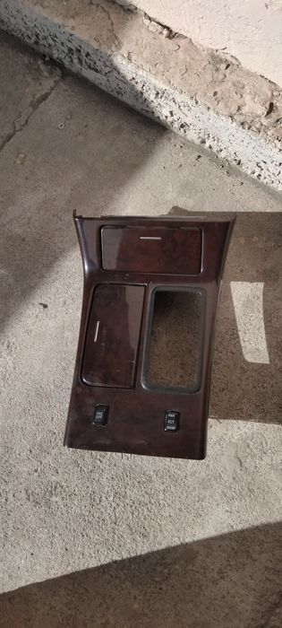 Продам деревянный консоль для crown 170 кузов 171 кузов