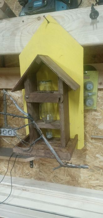Кормушка, скворечник для птиц