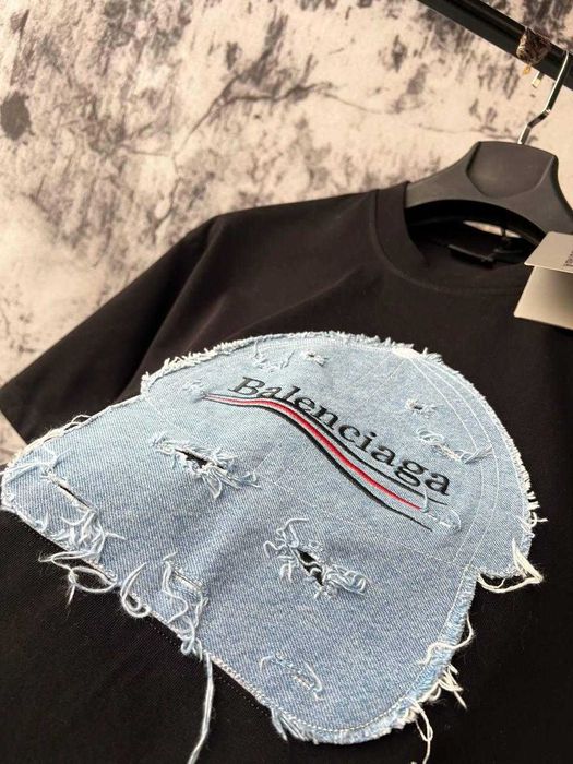 Tricou nou cu eticheta Balenciaga