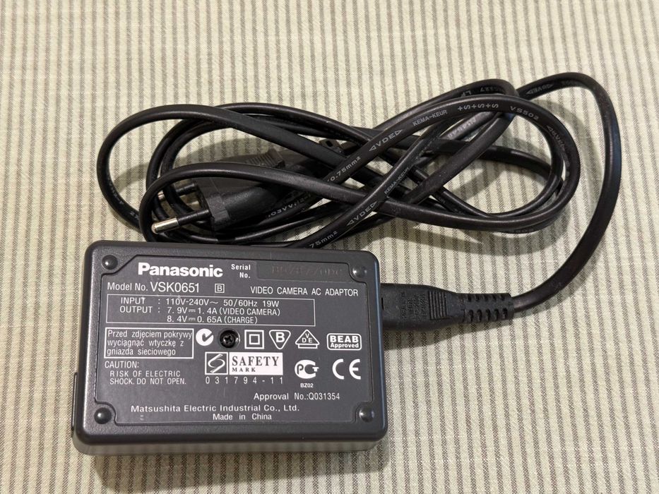 Продавам Panasonic VSK0661 Battery Charger + CGR-DU06 Battery – батерия в неизвестно състояние