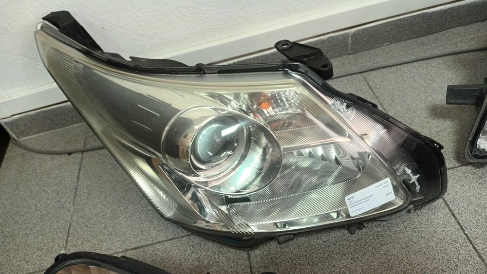Toyota Avensis Verso LEXUS GS LS ксенон десен ляв фар Тойота Авенсис