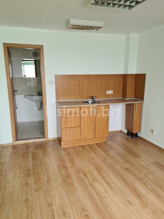 Дава се под наем Офис в София, Център - 69 кв.м за 414 € - Снимка #2