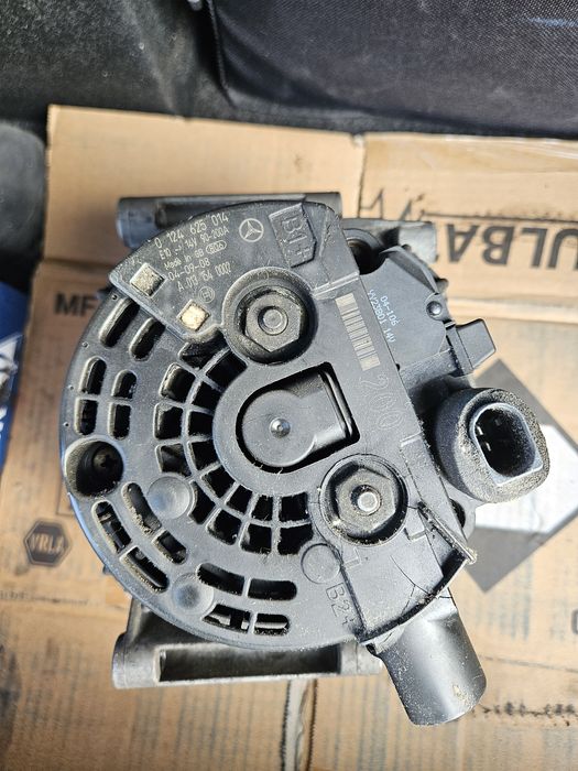 Генератор Алтернатор Mercedes  Sprinter Vito