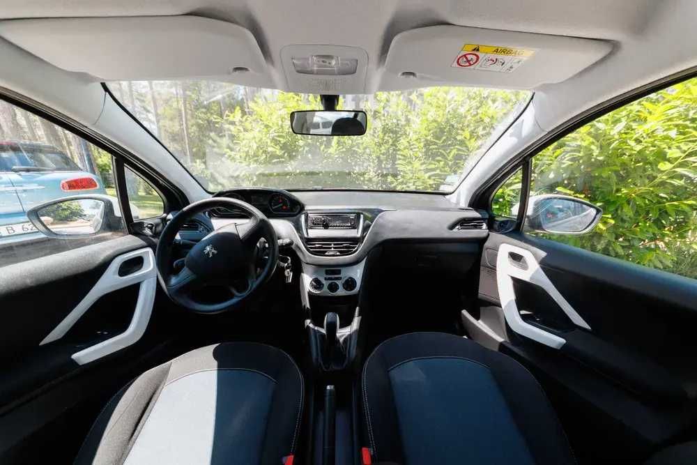 Peugeot 208 ръчна