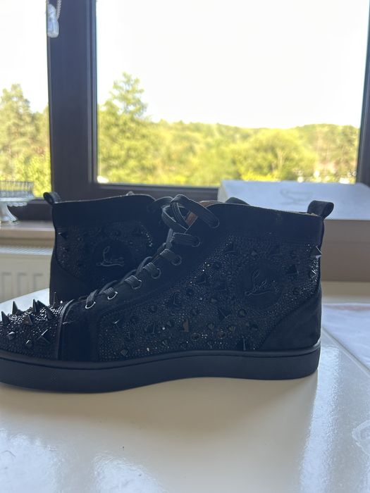 Vand Louboutin.