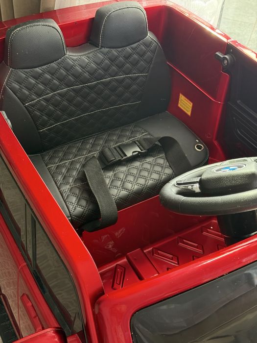 Машина детская управляется пультом