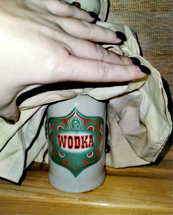 Керамична кукла фигура бутилка wodka polska от 1962 г не отваряна !