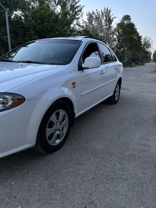 Автомобил сотилади