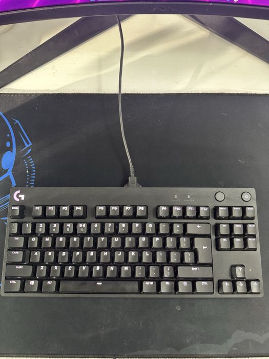 tastatura logitech pro (blue switch)
