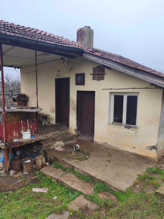 Продава къща в с.Цацаровци