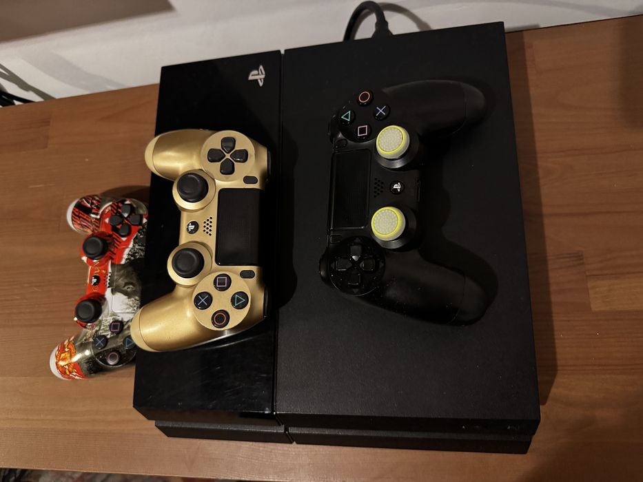 PlayStation 4 (PS 4)+3 controlere