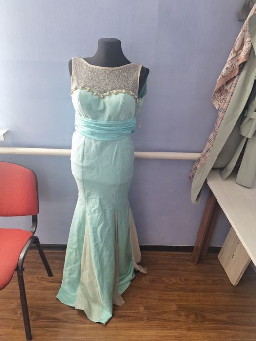 Платье продам элегантный вечерние платье