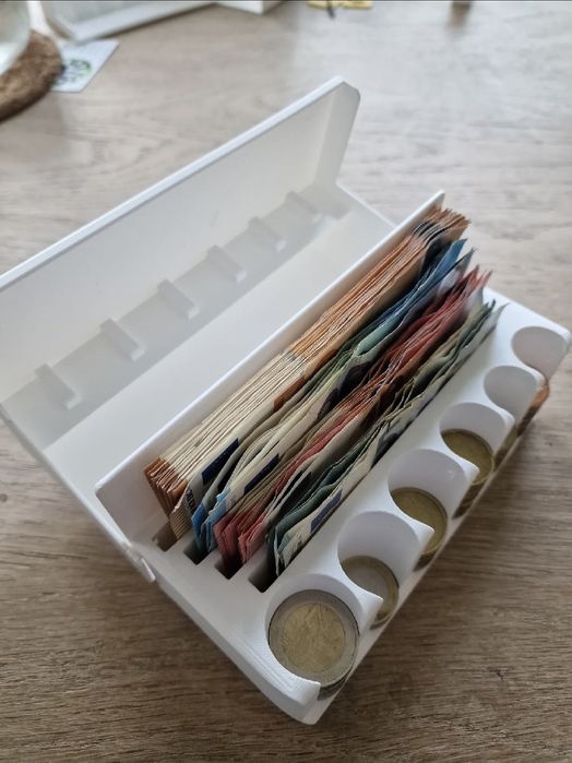 Органайзер за евромонети и банкноти с капак