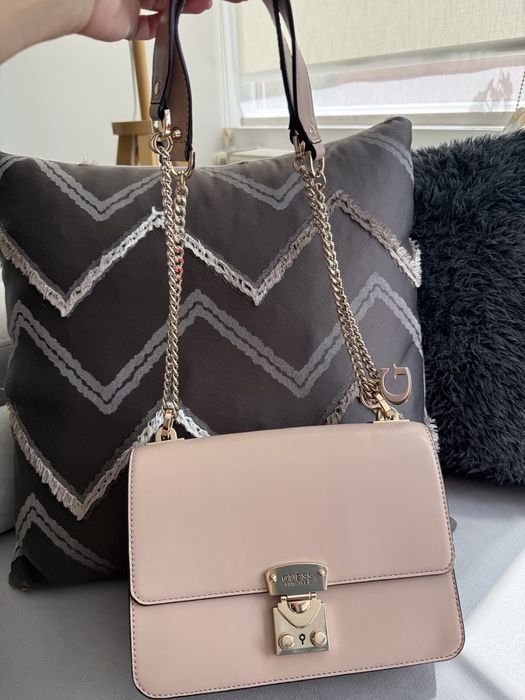 Guess i Valentino чанти